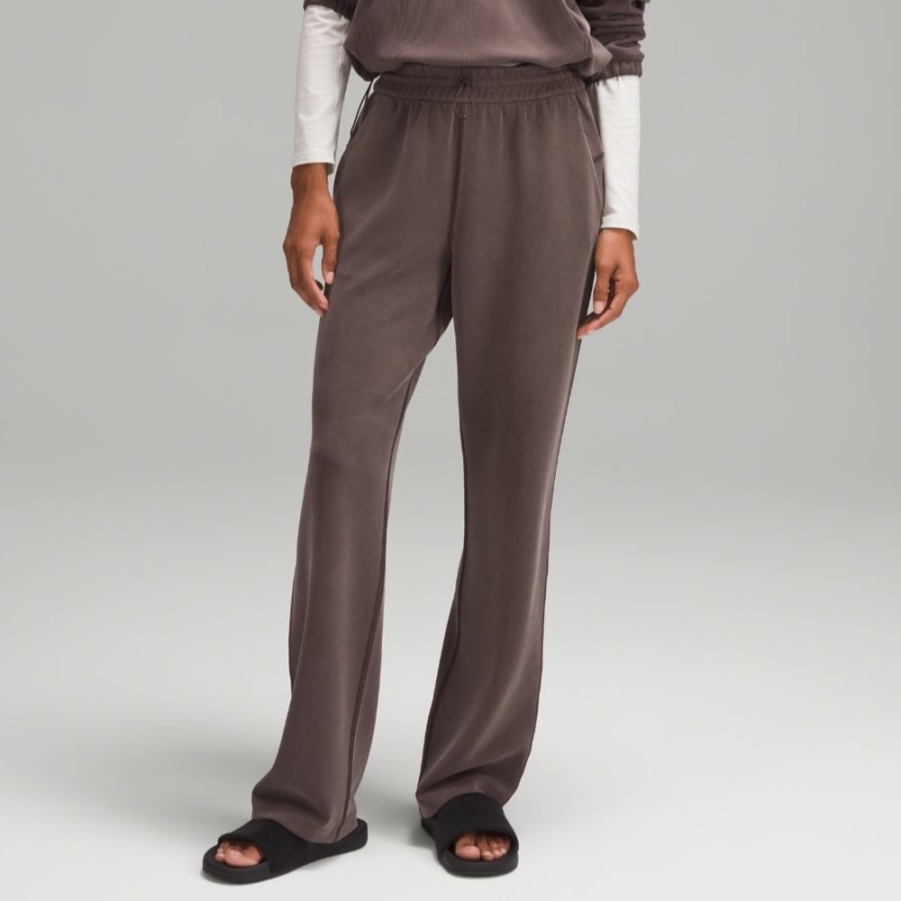 New with tags Lululemon Softstreme High-Rise Pant Espresso *Regular